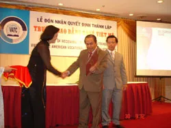 Trao quyết định thành lập trường Cao đẳng nghề Việt Mỹ